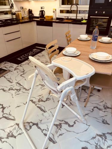 2 bedrooms Smart Home 5m drive to the Sea