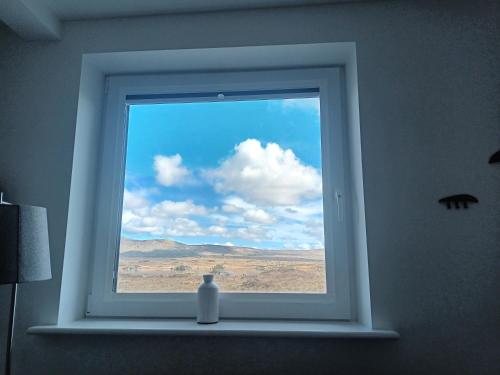 Skats, Connemara Lake View Apartment in Camus