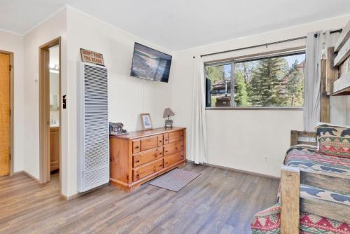 Twin Pines-111 by Big Bear Vacations - image 10