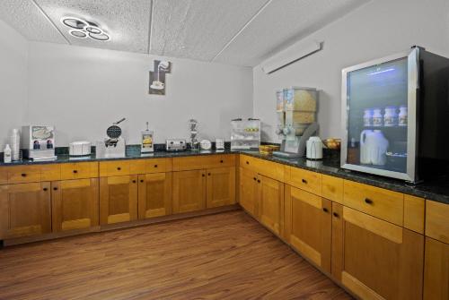 Food and beverages, Red Roof Inn Greensboro Airport in Greensboro (NC)