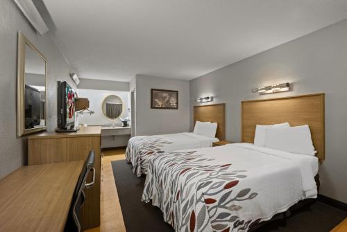 Red Roof Inn Greensboro Airport - image 4