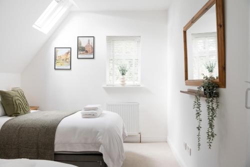 Eagle Cottage - Charming Cotswolds Getaway, Dog Friendly