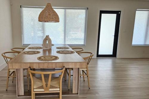 NEW - Tranquil Bliss Near Beach, Modern 3BR Retreat in Fort Lauderdale, USA