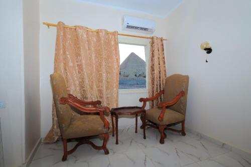 Grenshawy pyramids inn - image 12