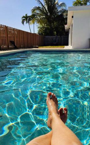 NEW - Tranquil Bliss Near Beach, Modern 3BR Retreat in Fort Lauderdale, USA