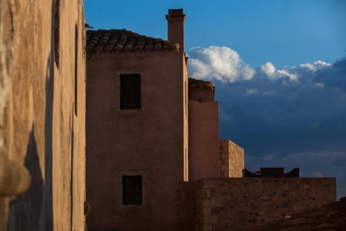 House in the Castle - image 3