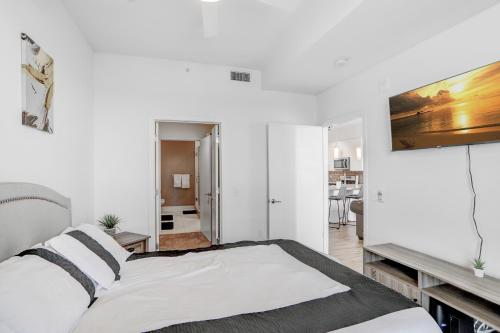 Downtown Tampa Gem 1-BD w/Pool, Gym, & Sky Lounge in Tampa, USA