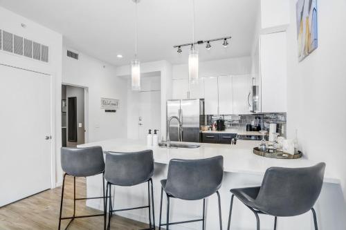 Downtown Tampa Gem 1-BD w/Pool, Gym, & Sky Lounge in Tampa, USA