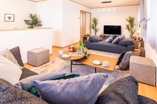 沖縄を北から南まで楽しみたい方にピッタリ！近場にはエメラルドグリーンに輝くビーチもあります