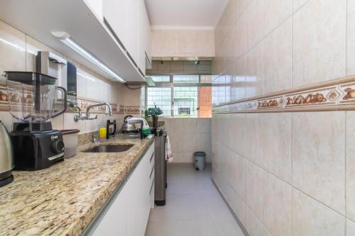 廚房, APTO 2 DORM PRÓXIMO CONSULADO AMERICANO, FIERGS, C0MPLETO E GARAGEM (APTO 2 DORM PROXIMO CONSULADO AMERICANO, FIERGS, C0MPLETO E GARAGEM) in 雅爾丁伊圖薩巴拉
