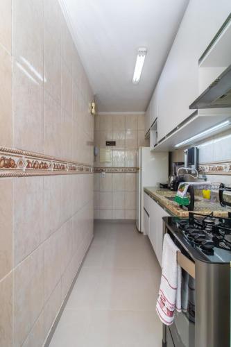 廚房, APTO 2 DORM PRÓXIMO CONSULADO AMERICANO, FIERGS, C0MPLETO E GARAGEM (APTO 2 DORM PROXIMO CONSULADO AMERICANO, FIERGS, C0MPLETO E GARAGEM) in 雅爾丁伊圖薩巴拉