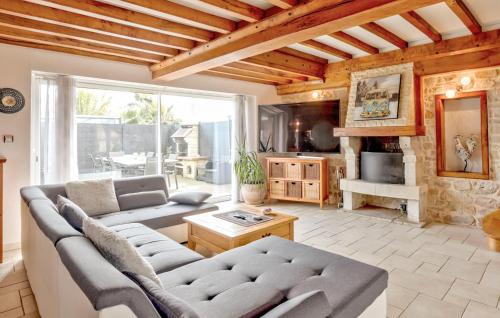 Beautiful Home In L'étang-Bertrand (Beautiful Home In L'etang-Bertrand) in Bricquebec
