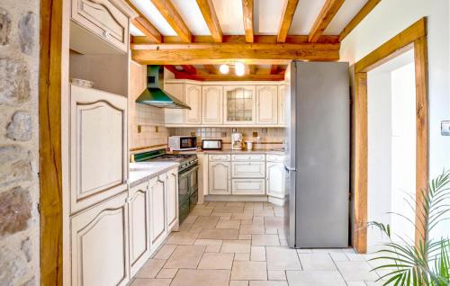 кухня, Beautiful Home In L'étang-Bertrand (Beautiful Home In L'etang-Bertrand) in Bricquebec
