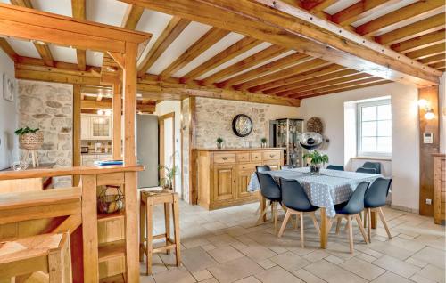 кухня, Beautiful Home In L'étang-Bertrand (Beautiful Home In L'etang-Bertrand) in Bricquebec