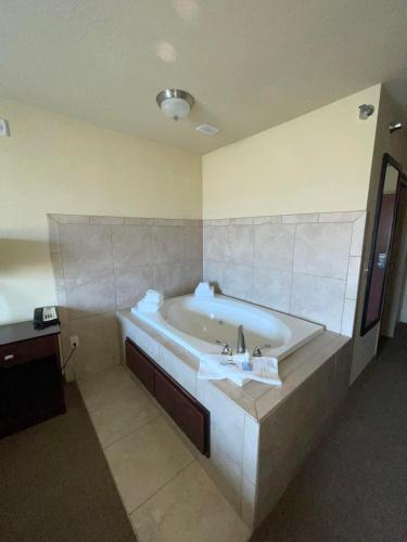 King Suite with Spa Bath