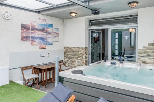Apartment Slavica-New-With Jacuzzi, Split (zdjęcie 3)