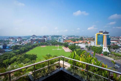 شرفة/ تراس, Hotel Ciputra Semarang managed by Swiss-Belhotel International in سيمارانج