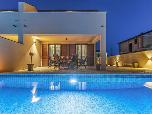 Three-Bedroom Holiday Home  image 10