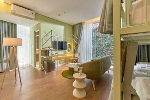 room detail thumbnail 1