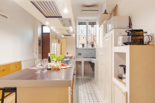 Termini Station Lightsome 3BR Apartment - image 3