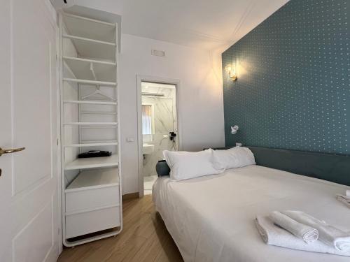Zimmer mit 2 einzelbetten, balkon