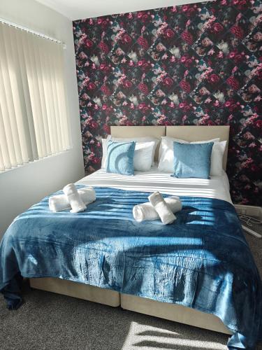 NEW Refurb 7 Beds Whole house 3 bedrooms -Free Parking- Birmingham City Centre - Near Solihull NEC BHX Airport Professionals Contractors, Groups, & Families Welcome