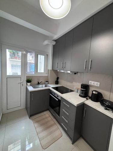 Cozy apartment in the heart of Athens - image 3