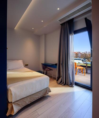 Essence Living Exclusive - main image