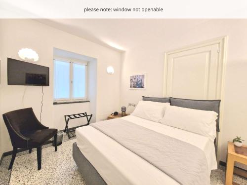 Standard Double Room image 7