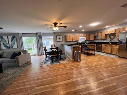Waterfront home with modern furnishings and plenty of space for comfort, fun & convenience in Tool, USA