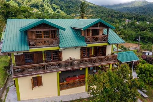 . Roxy's Mountain Lodge