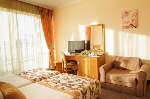 Single Room with Balcony image 5