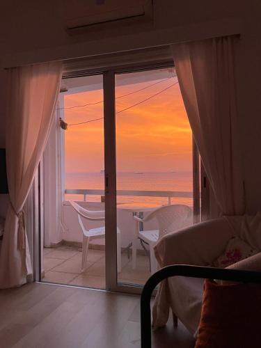 Apartment with Sea View image 1