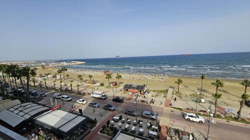 Apartment with Sea View image 2