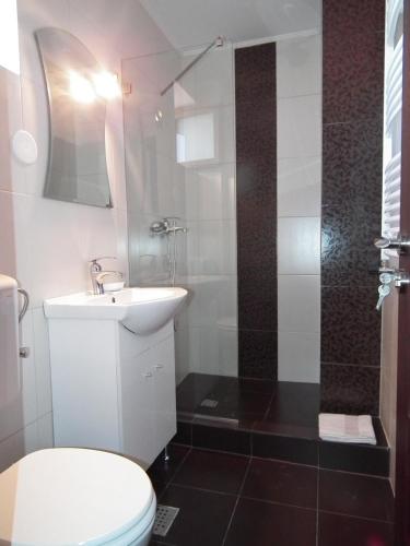 Fürdőszoba, Vila Queen Mary in Faleza Nord