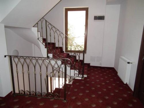 Előcsarnok, Vila Queen Mary in Faleza Nord