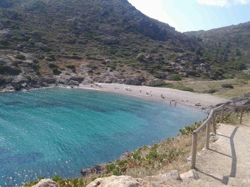 Cap de Creus : bungalow, jardin y vista al mar. in La Selva de Mar