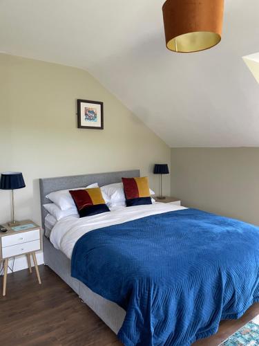 1 king bed, 2 twin beds