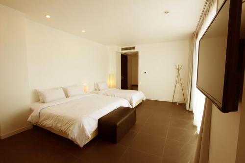BED Changkian Hotel - Adults Only Room Type - Triple Room with 1 Double Bed and 1 Single Bed