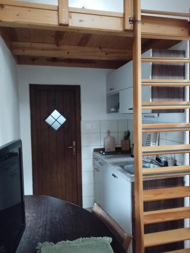 Apartment Sever - image 9
