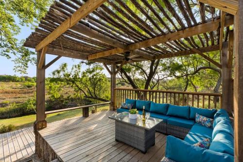 Scimitar Landing Home, sleeps 12 in Fredericksburg, USA