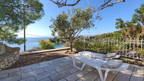 Kert, Apollo Beach House in Porto Heli