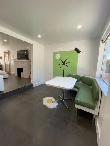 Artsy Oasis: Design District Gem in Miami (FL)