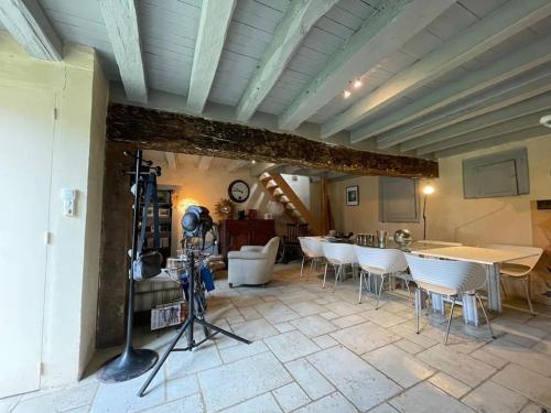 Maison de charme avec piscine in Saint-Georges-sur-Moulon