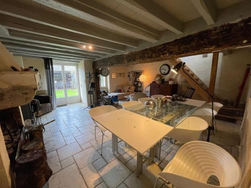 Maison de charme avec piscine in Saint-Georges-sur-Moulon