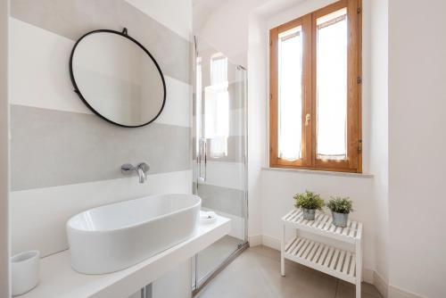 Deluxe Triple Room image 2