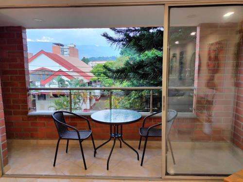 Lujoso, central, 100 m2, 3 camas, wifi, balcón 302, Medellín (fotografie 6)