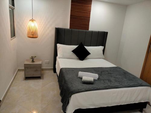 Lujoso, central, 100 m2, 3 camas, wifi, balcón 302, Medellín (fotografie 3)