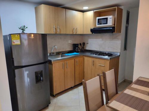Lujoso, central, 100 m2, 3 camas, wifi, balcón 302, Medellín (fotografie 7)