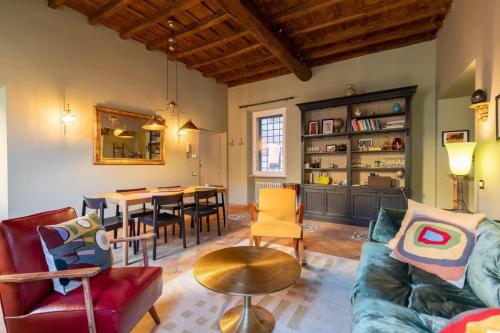 Campo De Fiori Stylish Apartment - image 3